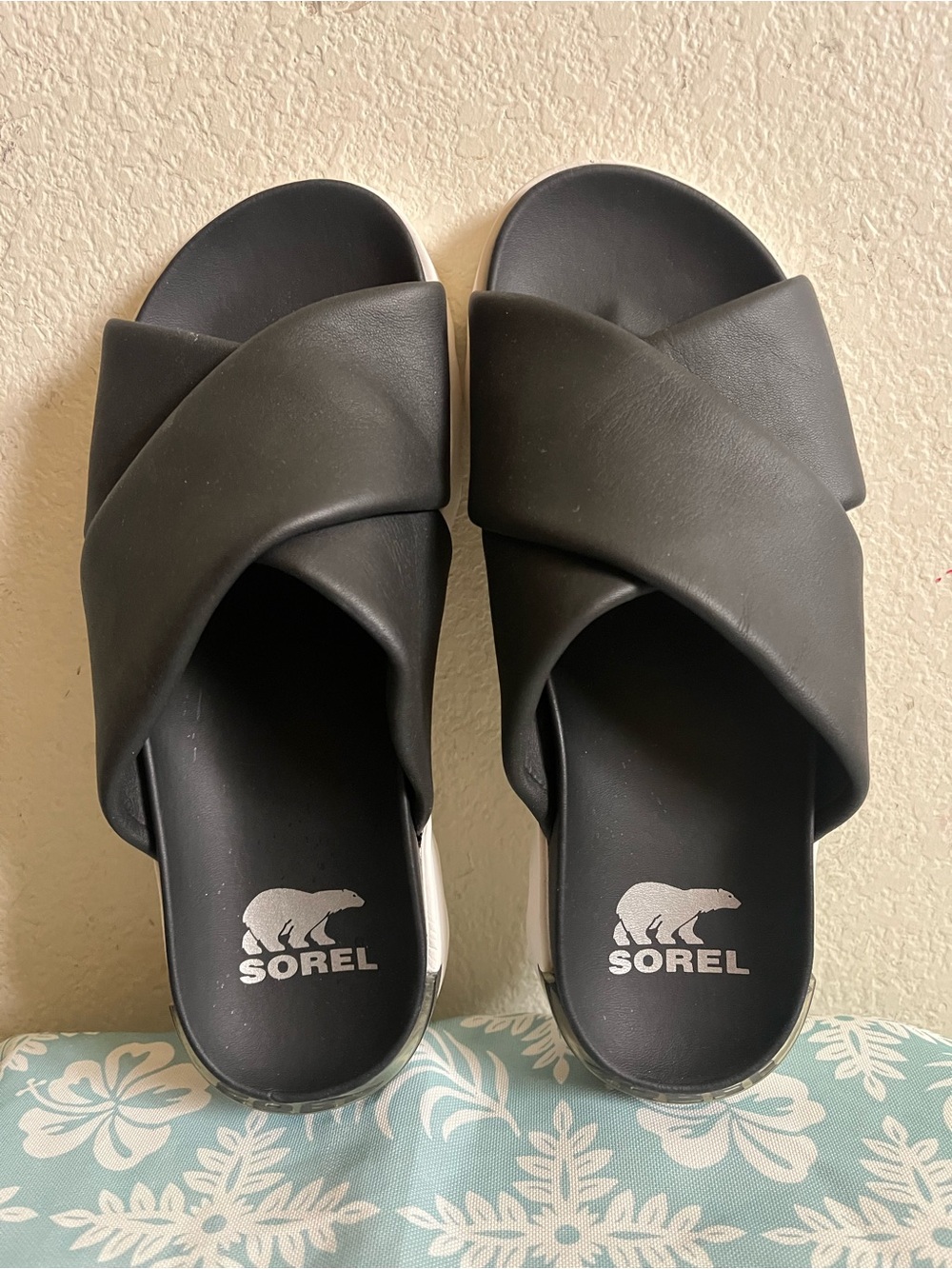Sorel slides women’s size 9